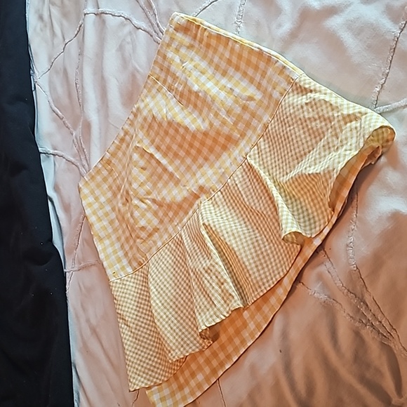 Yellow checkered miniskirt - Picture 3 of 4